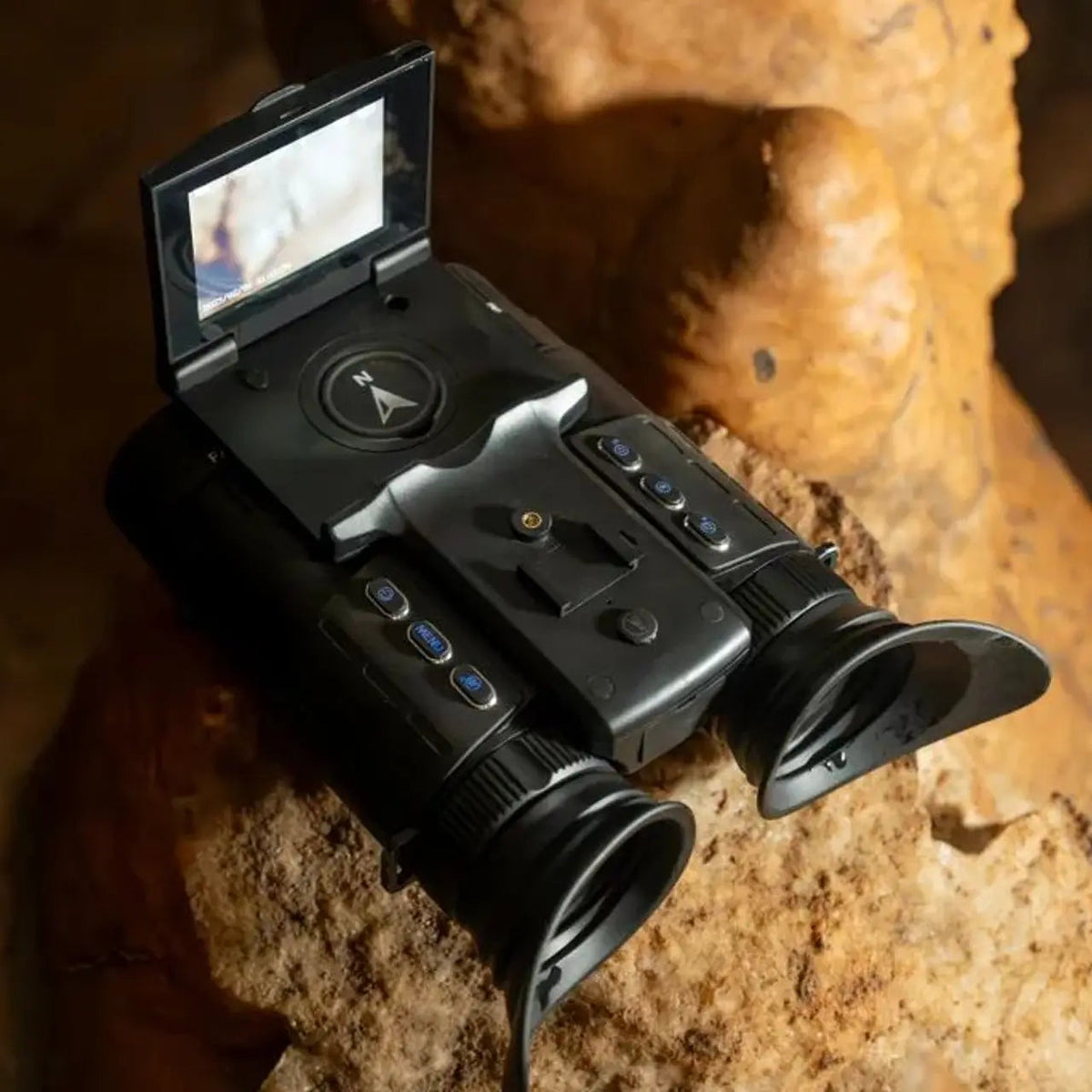 YASHICA Explorer: Visión nocturna de doble pantalla para cualquier situación