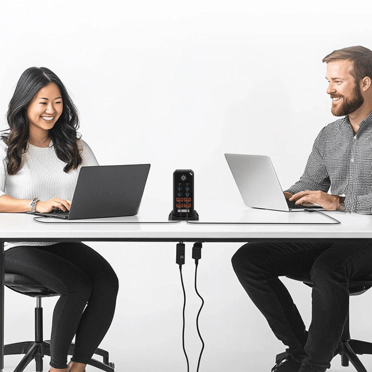 Estación de carga GaN de 660 W con 10 puertos USB-C