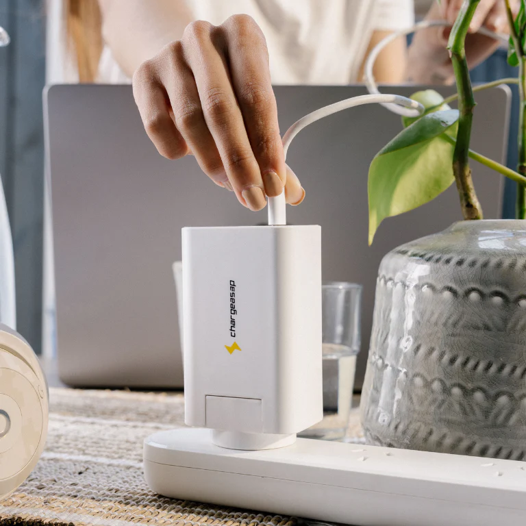 Cargador USB-C GaN Zeus de 280 W con pantalla de potencia