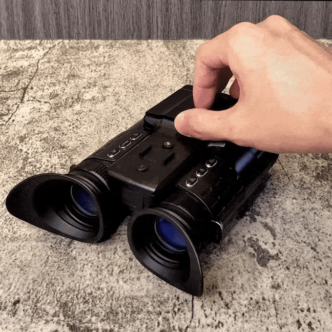 YASHICA Explorer: Nachtsicht mit zwei Bildschirmen für jeden Einsatz