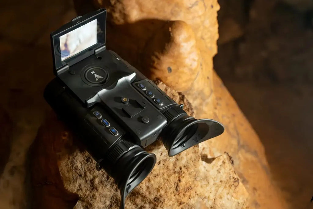 YASHICA Explorer: Nachtsicht mit zwei Bildschirmen für jeden Einsatz